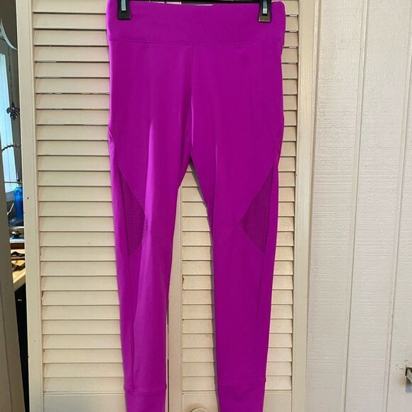 Victoria’s Secret Pink Ultimate Yoga pants - Picture 1 of 9
